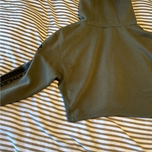 Cropped Sweater - Picture 4 of 4